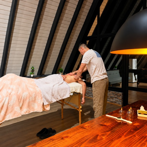 Sesión real de masoterapia de miembro superior en Alpina Experience